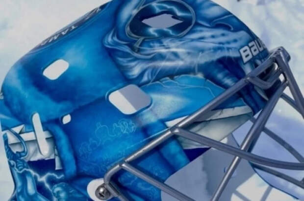 Вратарь Василевский выступит в НХЛ в шлеме с гербом России и матрёшками