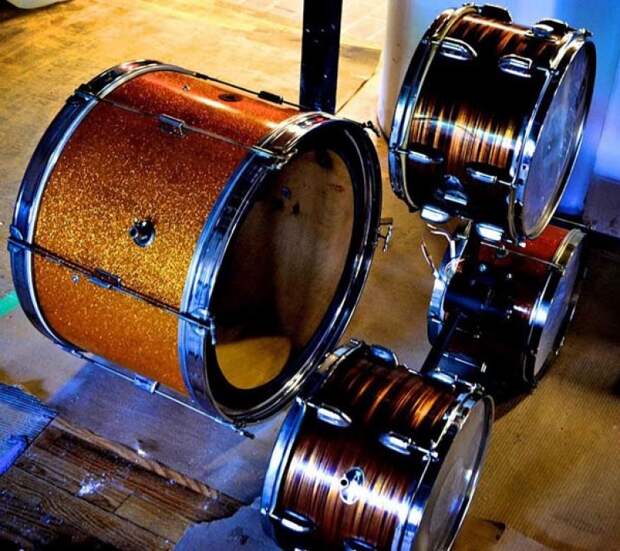 5.) An old drum kit can be converted into an awesome light.