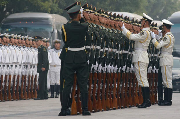 Почетный караул готовится к встрече президента Афганистана, Пекин