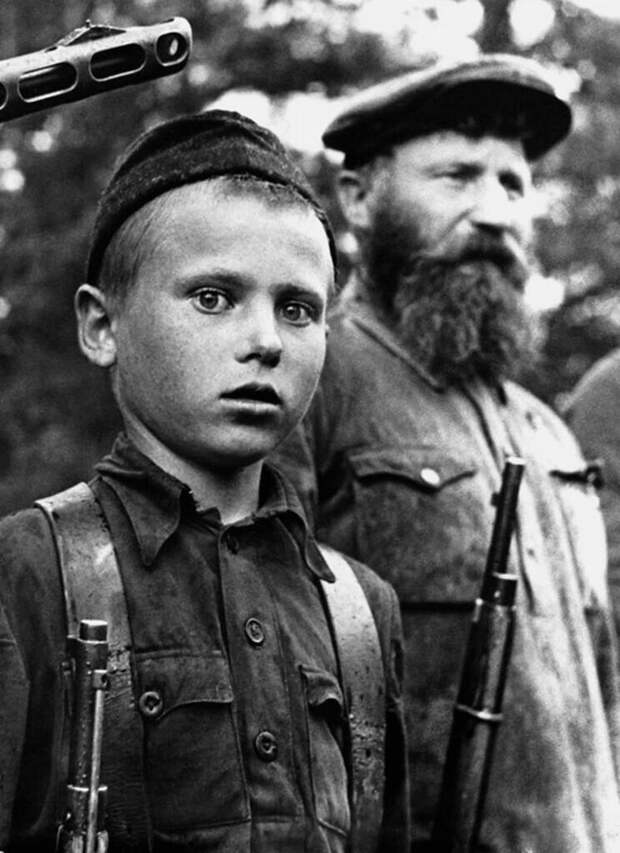 20 исторических снимков, к которым требуются пояснения 20 исторических снимков, к которым требуются пояснения