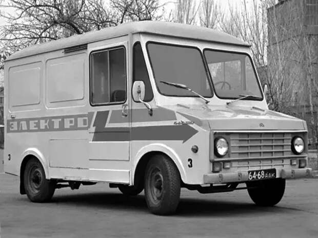 1974 год, электромобиль ЕрАЗ-3731. Первая партия из 26 «капотников». К сожалению, вплоть до 1985 года капотники ЕрАЗ производились исключительно маленькими партиями для нужд конкретных предприятий.