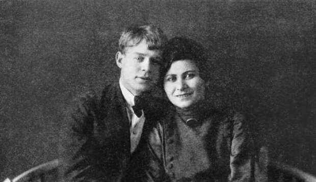 Есенин с женой