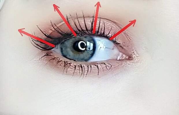 Одна ошибки при покраске ресниц, которую многие допускают не задумываясь