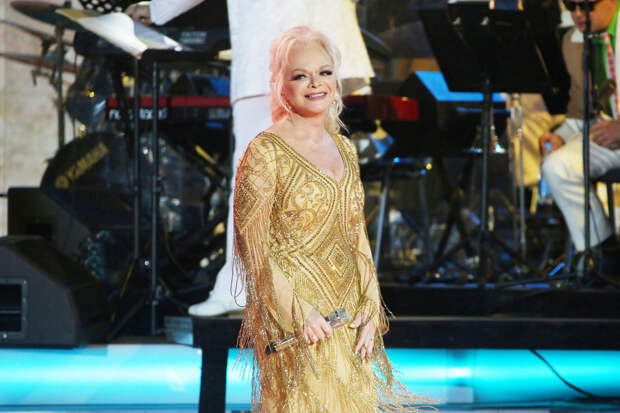 «Полкузова Газели» одних нарядов: начался грандиозный вывоз вещей Ларисы Долиной из московской квартиры