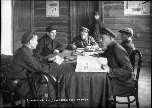 Члены комиссии по раскулачиванию, 1931  большевики, галич, история, пионеры, ссср, фото