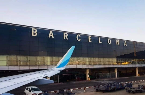 Самолёт экстренно сел в Барселоне из-за угрозы взрыва
