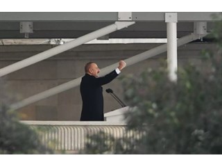 "Я вас не приглашал". Алиев сменил тон в переговорах по Карабаху