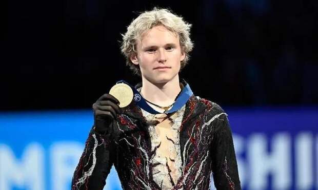 Родился в семье олимпийцев и мечтал стать футболистом: 5 фактов о чемпионе США по фигурному катанию Илье Малинине