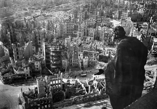 Пепел Дрездена стучит в наши сердца. 13 февраля - 70 лет бомбардировке Дрездена англо-американской авиацией Пепел Дрездена стучит в наши сердца. 13 февраля - 70 лет бомбардировке Дрездена англо-американской авиацией