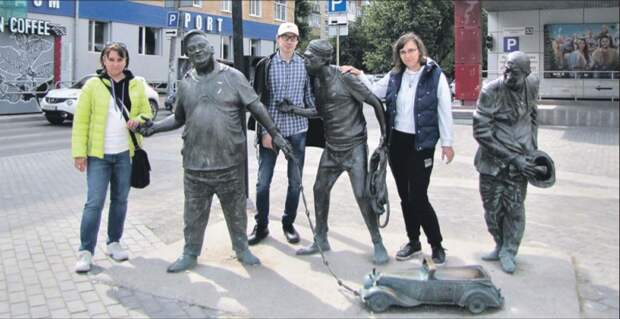 Жители Марьина повидались с Трусом, Балбесом и Бывалым