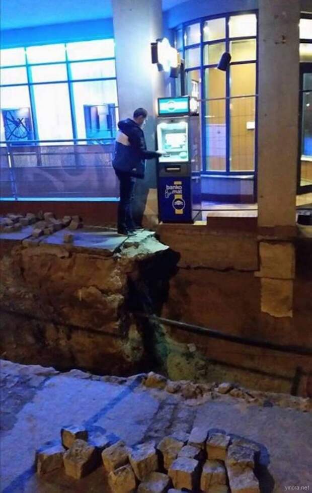 0_18ebbf_370950be_orig-1