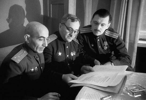 Ленинград, 22 декабря 1943: Годовщина учреждения медали "За оборону Ленинграда"