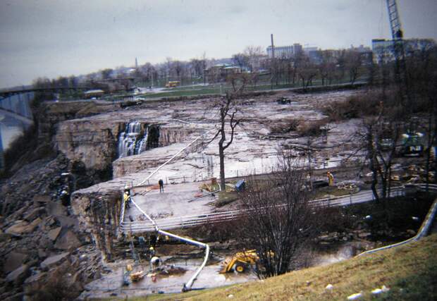 Как в 1969 году ремонтировали Ниагарский водопад