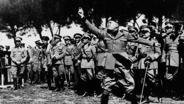 Лидер Национальной фашистской партии, Первый маршал империи, дуче - Бенито Муссолини