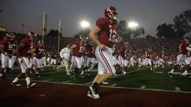 Greg McElroy runs onto the field for Alabama.