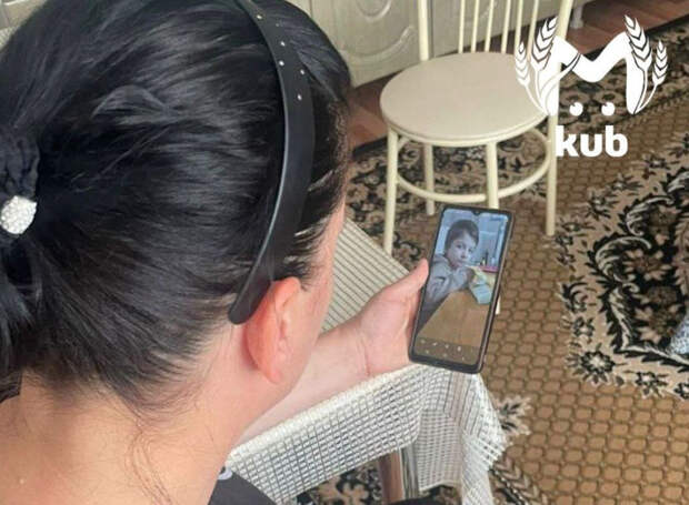 Бабушка узнала внука по фотографиям: родители оставили ребенка на остановке в Кирилловке