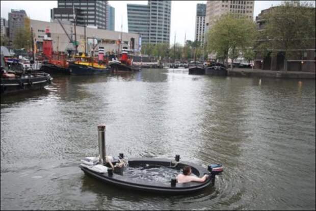 Лодка-бассейн