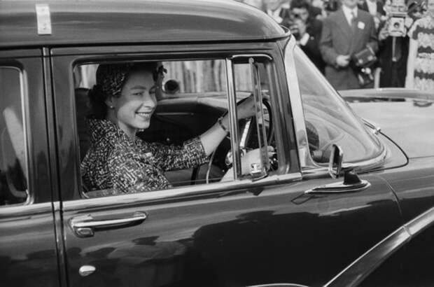 Королева посещает матч по поло в Виндзоре. Август 1958 г.