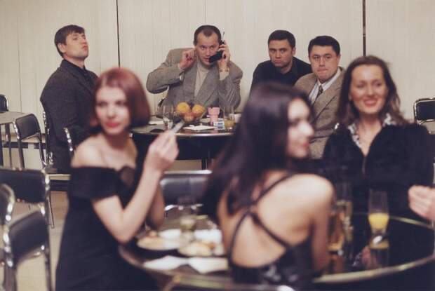 Ресторанные развлечения новых русских в 90-ые.