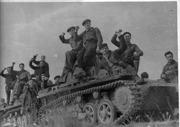 Интербригадовцы на захваченных немецких танках Pz.Kpfw.I. Центральный фронт, 1937 г., Теруэльская операция