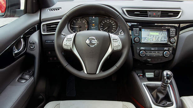Интерьер второго поколения Nissan Qashqai