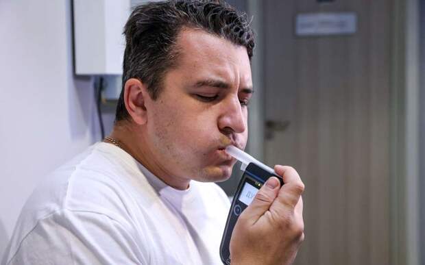 «Дунуть в трубочку», поехать к врачу: как не попасть на огромный штраф