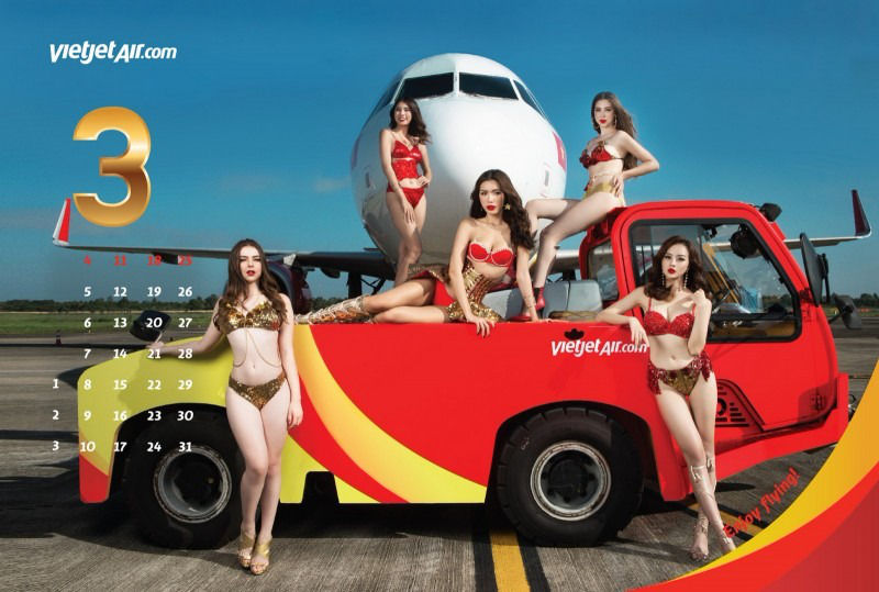 Стюардессы в бикини в календаре авиакомпании VietJet