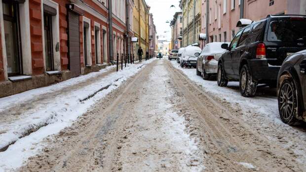 Дрозденко призвал активнее расчищать города Ленобласти от снега