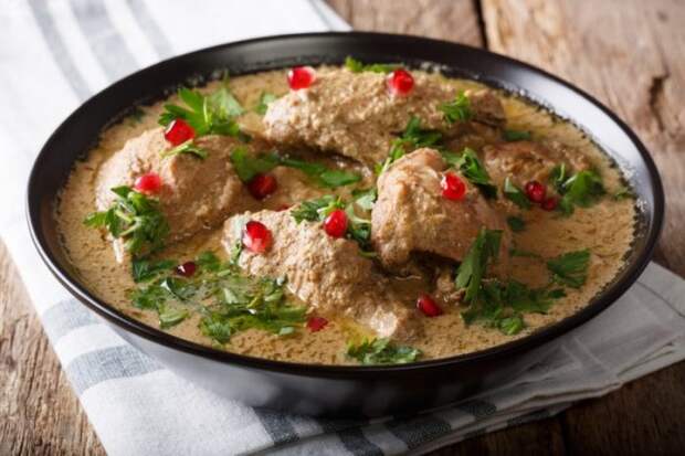 Курица с ореховым соусом. \ Фото: chefmarket.ru. Курица с ореховым соусом. \ Фото: chefmarket.ru.
