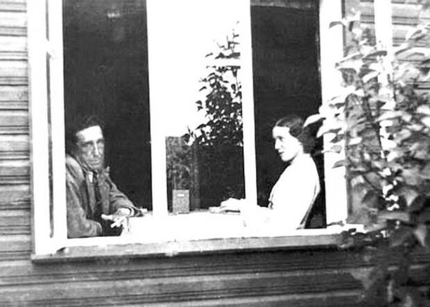 Игорь и Фелисса Лотаревы, Тойла, 1925. / Фото: www.severyanin.lit-info.ru