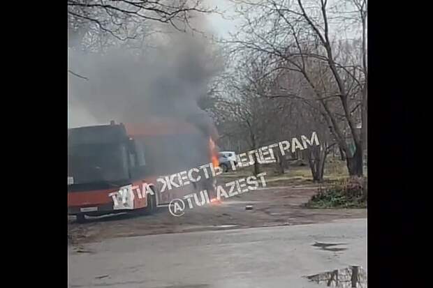 Автобус №7 загорелся в Туле на конечной остановке