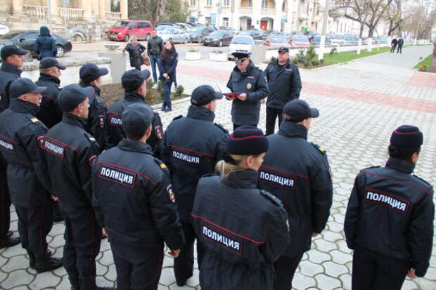 Полицейские Севастополя задержали подозреваемого в краже ювелирного украшения