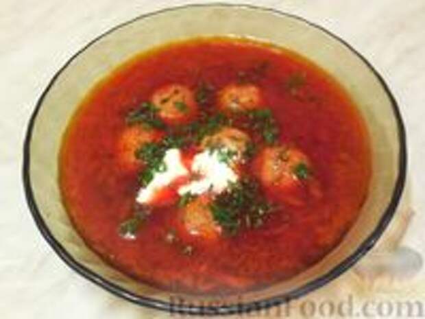 Фото к рецепту: Латышский свекольный суп с фрикадельками
