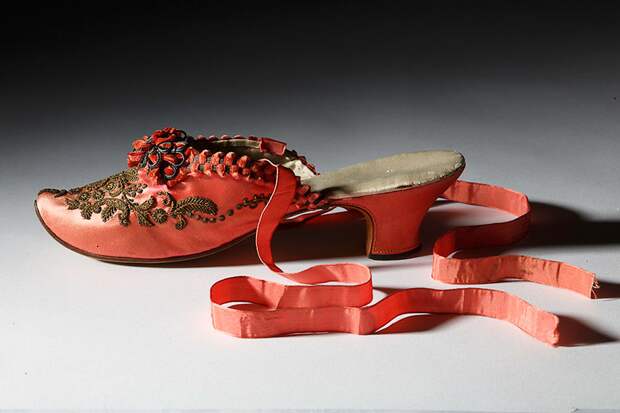 Будуарные туфельки, Франция, 1880-85. (с) Из коллекции Музея обуви Бата