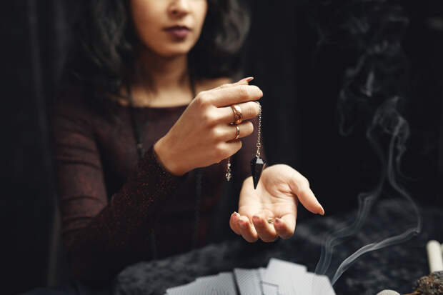 Экстрасенс пожаловалась на слишком навязчивых духов перед Рождеством