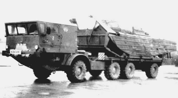 Спецшасси БАЗ-135МБЛ с буксирно-моторным катером БМК-225 (из архива 21 НИИЦ)