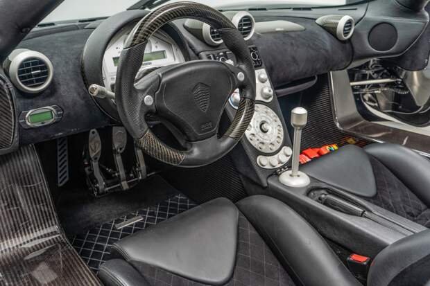 Гиперкар Koenigsegg 2008 года с механической коробкой передач