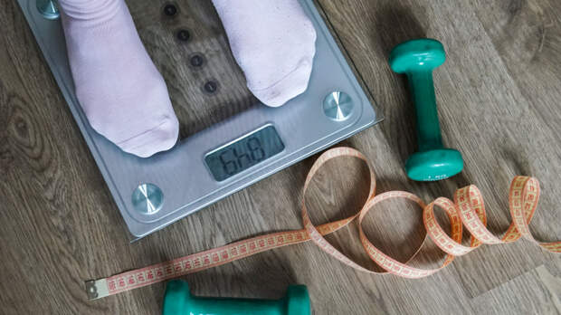 Ты не «сорвалась»: почему мы толстеем зимой — и как сбросить вес без стресса