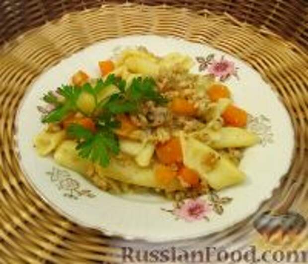 Фото к рецепту: Макароны с тыквой и фаршем
