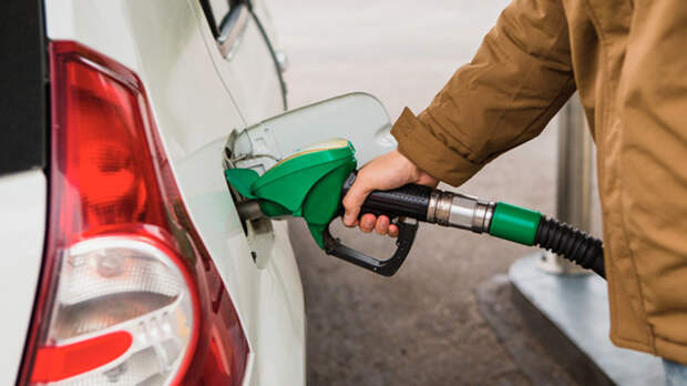 С больной головы на здоровую: Кто в действительности поднимает цены на бензин