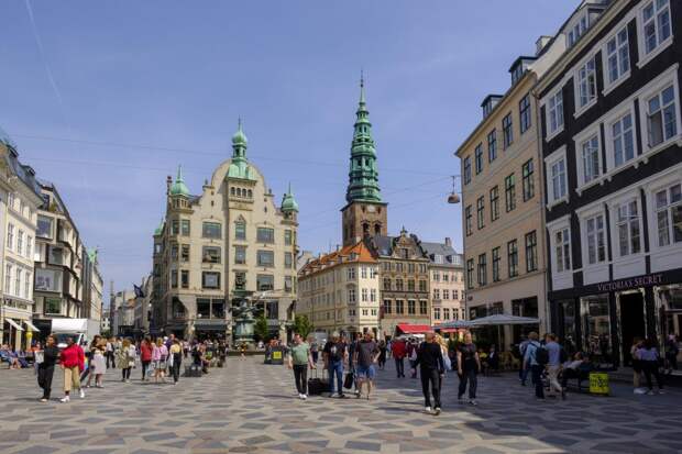 Нападение на премьера Дании: Незнакомец ударил её на площади