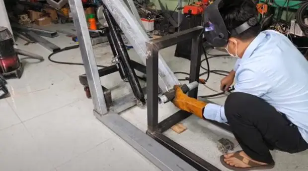 Как сделать гидравлический вилочный погрузчик для мастерской