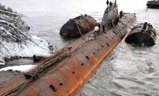 Немецкая субмарина доплыла до Таймыра и была брошена на берегу: осмотр судна на видео