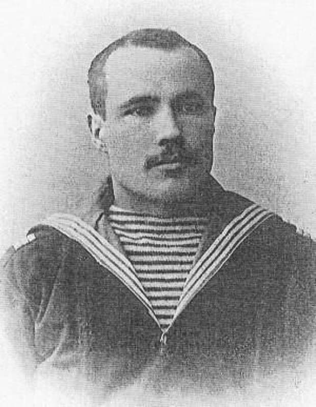 Алексей Новиков в годы службы на Балтфлоте. 1904 г.