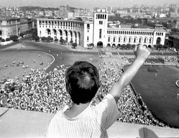 23 августа 1990 г. В Армении принята Декларация о независимости. интересно, история, фото