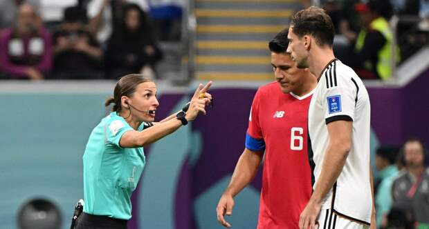 Полностью женская бригада впервые в истории судит матч мужского ЧМ