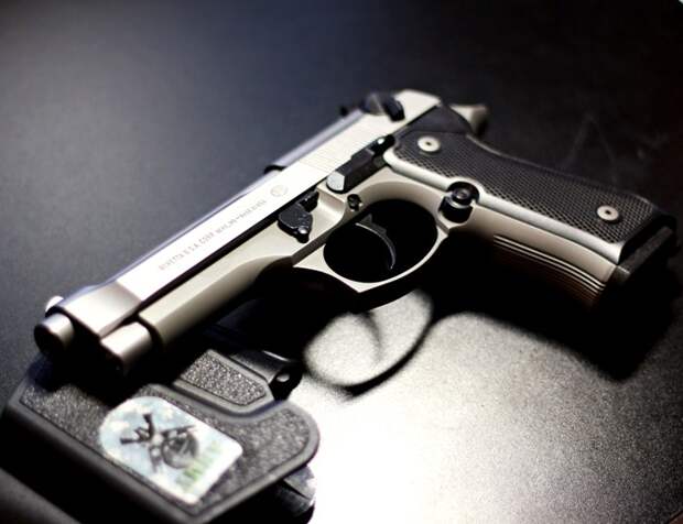 Любители оружия опознают этот пистолет с полувзгляда. /Фото: wallpaperscave.ru