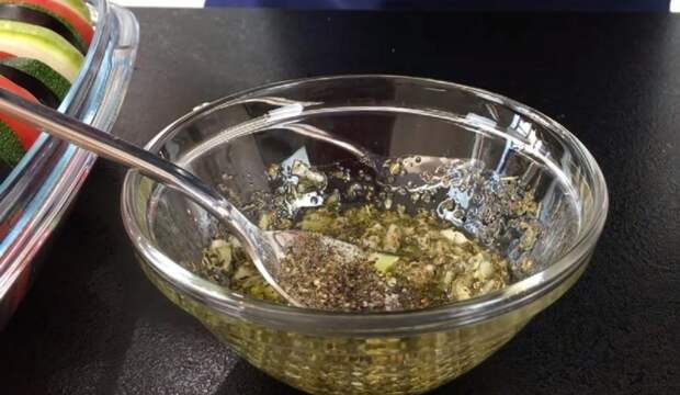 Хит лета 2019: простая в приготовлении и неприлично вкусная запеканка из овощей