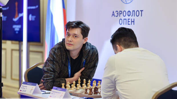 Шахматист Есипенко сыграл вничью с лидером Турнира претендентов