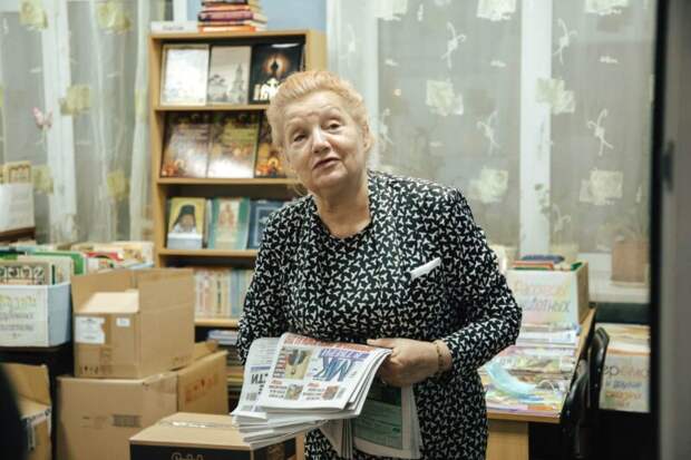 Самый культурный шеф: журналисты передали восемь коробок с книгами в библиотеку села Михайловское